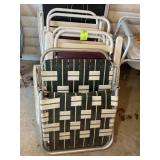GROUP OF FOLDING LOUNGE CHAIRS