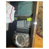 GROUP OF BAKING SHEETS AND MUFFIN TINS