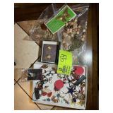 GROUP OF COSTUME JEWELRY, NECLACES AND EARRINGS