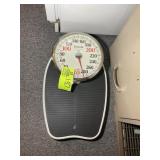 TAYLOR 300LB FLOOR SCALE