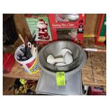 MISC GROUP INCLUDING LARGE METAL BOWLS, COOKIE PAN