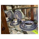 GROUP OF CHURCHILL CHINA APPROX 33 PIECES