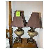 PAIR OF SMALL TABLE LAMPS, 22 IN TALL