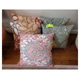 GROUP OF DECORATIVE THROW PILLOWS