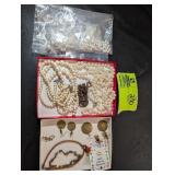 GROUP OF WOMEN'S COSTUME JEWELRY IMITATION PEARLS