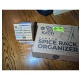 GROUP INCLUDING 20 SLOT BAMBOO KNIFE BLOCK AND BAM