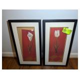 PAIR OF FLORAL THEMED WALL PRINTS 13 AND 1/2 IN X