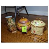 GROUP OF DECORATIVE ITEMS INCLUDING JARS WITH LIDS
