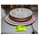 GROUP OF MISCELLANEOUS VINTAGE DECORATIVE BOWLS AN