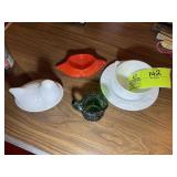 GROUP OF GLASS DECORATIVE ITEMS INCLUDING, HEN ON