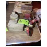 MISC GROUP OF DECORATIVE ITEMS INCLUDING, BRASS CO