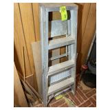 4 FT METAL STEP LADDER