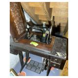 VINTAGE SINGER PEDAL SEWING MACHINE