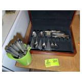 GROUP OF FLATWARE, ONIDA AND WM A. ROGERS