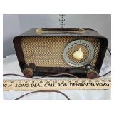 1940s or 50s Zenith tube radio