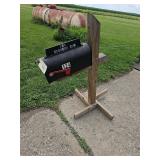 Mailbox on stand / post