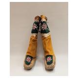 VTG NATIVE AMERICAN BEADED BOOT MOCCASINS