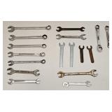 LOT OF VARIOUS SIZE COMBINATION WRENCHES