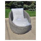 Huntington Petite Wicker Swivel Outdoor Papasan