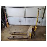 narrow 18' wide forks working pallet jack