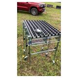 Expandable roller table