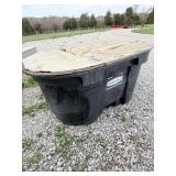 Rubbermaid 100 Gallon Stock Tank with Wooden Lid