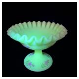 Fenton Custard Glass Signed Daisy Ruffled