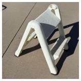 Plastic collapsible step ladder