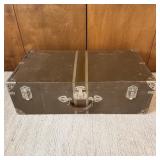 Vintage metal luggage trunk 28ï¿½ x 15ï¿½ x 9ï¿½