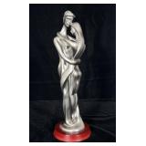 Silvertone Romantic Couple Embrassing 13'