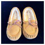NEW in box Tan Mocossain Style Slippers sz 6