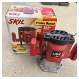SKIL 1.75 HP plunge router with original box