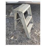 Aluminum step ladder