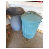 2 32 gallon trash cans