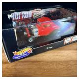 HOT WHEELS '32 FORD 3 WINDOW COUPE & DISPLAY CASE