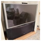 56ï¿½ vintage Hitachi rear-projection television w/
