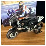 Harley Davidson Superbike VR 1000 1:9 Scale Die