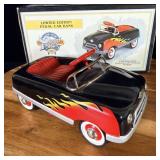 Crown Premiums Eastwood Automobilia 1/6 scale