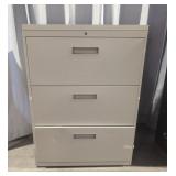 Metal 3 drawer filing cabinet 41x31x18