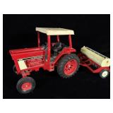 Ertl International Harvester 886 Tractor die-cast