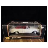 1/18 MAISTO 1966 MERCEDES-BENZ 280SE WHITE WITH