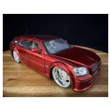 2005 Dodge Magnum R/T 1/24 Scale Diecast Car