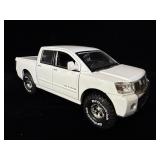 2006 Nissan Titan 1/24 Scale Diecast Car