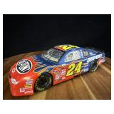 Jeff Gordon #24 DuPont 2001 Monte Carlo 1:24