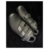 black Kyedoo cycling shoes featuring dual Velcro