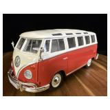 Maisto Volkswagen Van Samba Bus 1/25 Scale Diecast