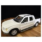Maisto Ford Explorer Sport Trac 1/25 Scale Diecast