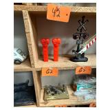 Pair of vintage Valentine Pez dispensers / no feet