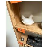 Vintage milk glass hen / No C/C