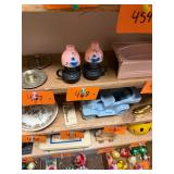 Vintage cast iron oil lamp S + P shakers